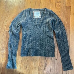 Abercrombie and fitch grey v-neck cable wool sweater, small
